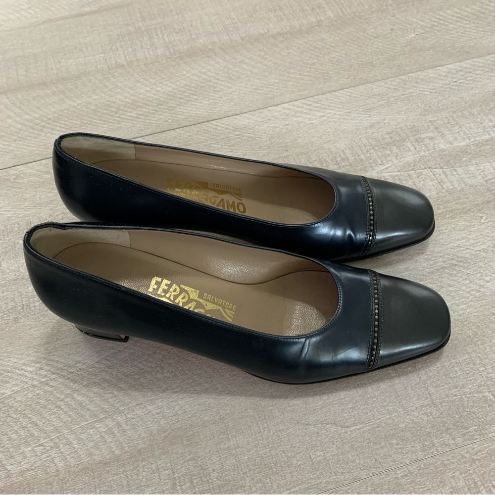 SALVATORE FERRAGAMO Womens Size 6.5 B Leather Classic Pumps High Heels - Picture 2 of 6